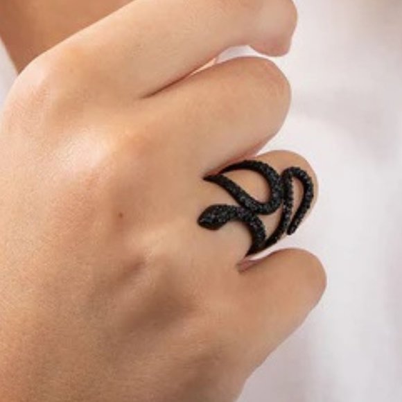 Lovisa Jewelry - LOVISA GOTH SNAKE BLACK/BLACK CRYSTAL RING SZ 7**NEW!